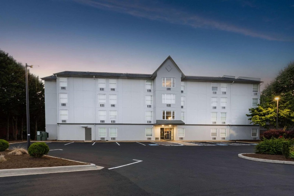 Rodeway Inn & Suites